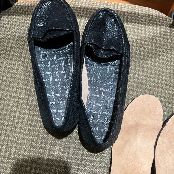 Vionic | Snakeskin Patterned Mocassins - Picture 7 of 8